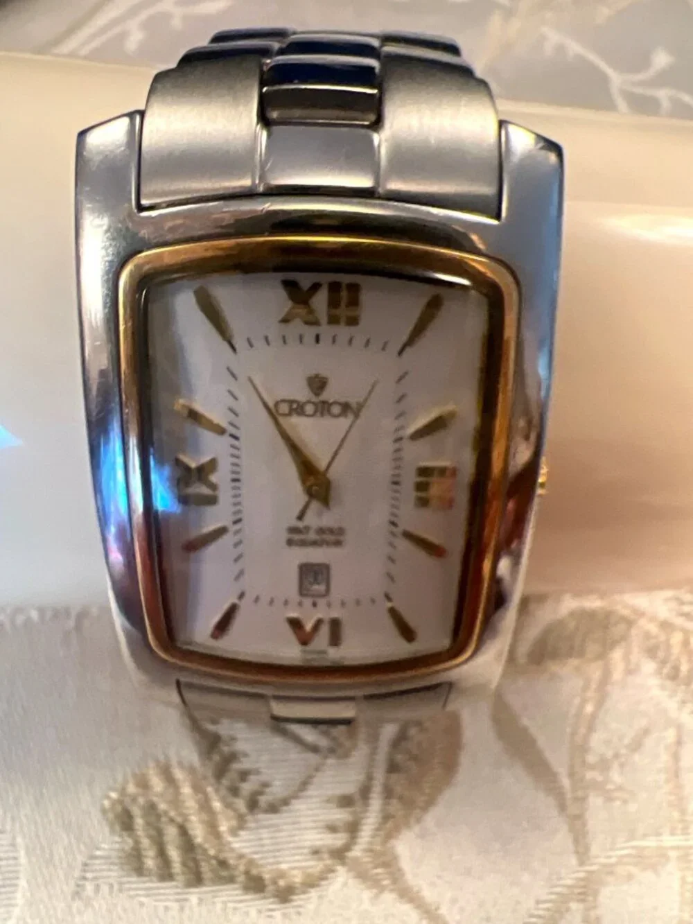 Croton Equator Mens Watch 18K Gold Stainless Swiss Quartz  With Sapphire & Date